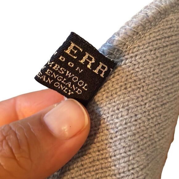 BURBERRY | baby blue 100% lambswool beanie - Picture 7 of 7